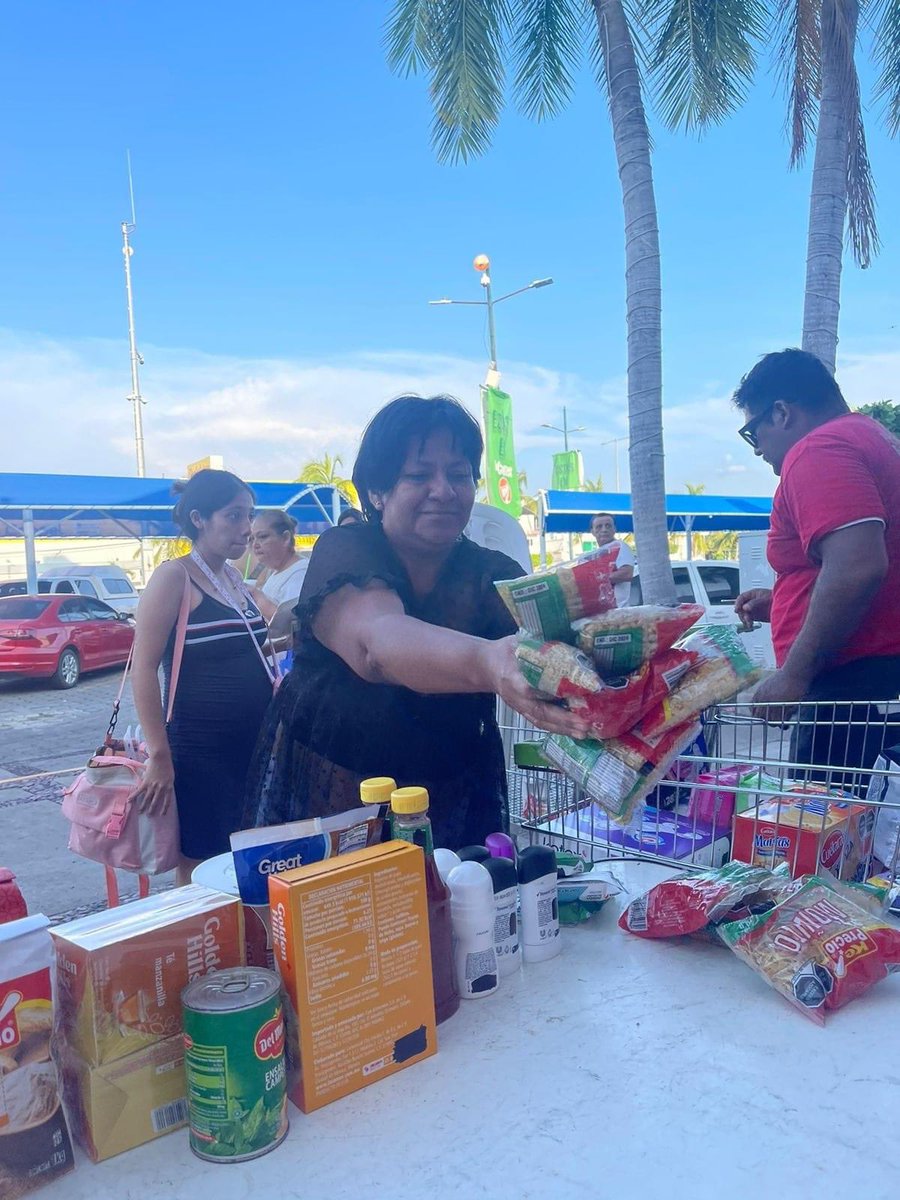GriseldaMtzMtz's tweet photo. Nuestra gente en Manzanillo "Es mucha galleta", han estado respondiendo muy bien al llamado de auxilio de esta presidenta para apoyar a nuestr@s herman@s en Guerrero afectad@s por el huracán #Ottis.
Mantendremos los centros de acopio hasta el día martes 31 de octubre. https://t.co/7MWBTdAvw9