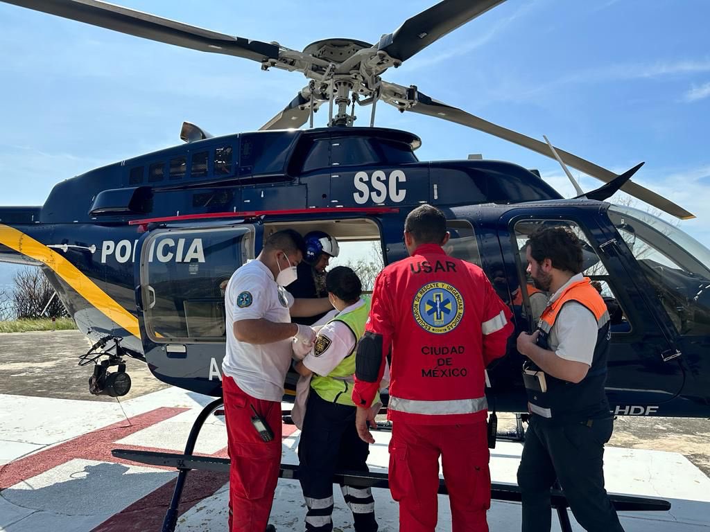 COFEPRIS's tweet photo. Cofepris mantiene acciones coordinadas con autoridades federales y estatales en Guerrero para atender emergencia 🦺

👉https://t.co/n5sfoPhcLi https://t.co/8GnLhr6B7g