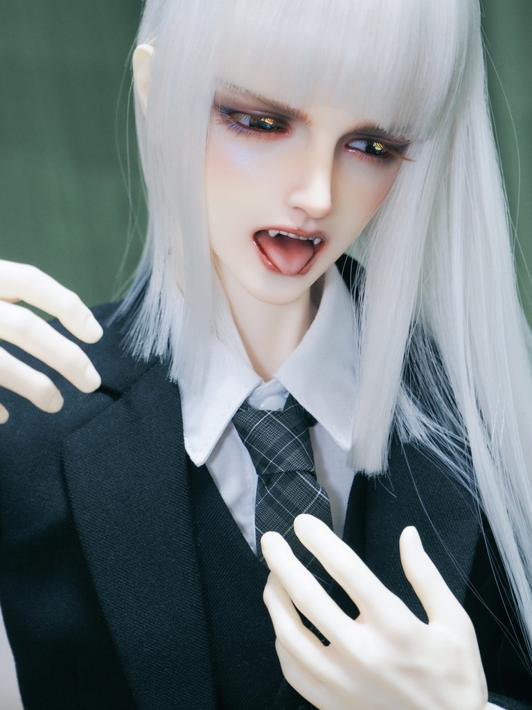 aosasa0707's tweet image. 今日は無理！何もしたくない！

ミエルもスーツ着たくないってさ🍯💔
#iosdoll