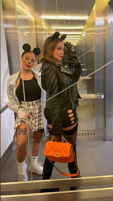 Halloween 🎃 when the cat sleep the mouses dance https://t.co/aE4cIl1cjc