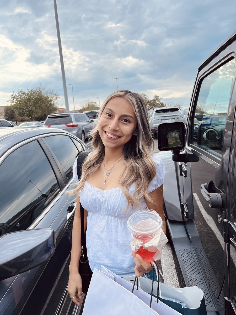 _ashley44's tweet photo. cheers 🥂 #21 https://t.co/wjxmNqIam0