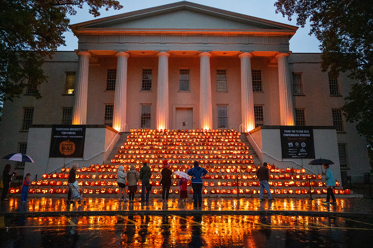 Swing by any night through Nov. 2 to see this year's #PumpkinMania display of 500+ jack-o'-lanterns glowing on the steps of Old Morrison. Shout-out to everybody who carved one today — they look great! 🎃