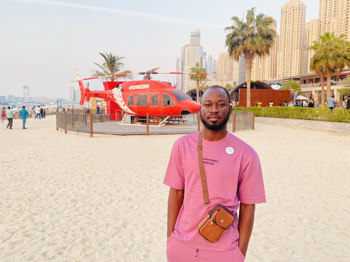 ikcardMali's tweet photo. Apres 1 année de dur labeur afin un bon vacance bien mérité un clin d’œil depuis la #plage de #Dubaï loin de #SistraTechnologies https://t.co/xGSWmL4Iw2