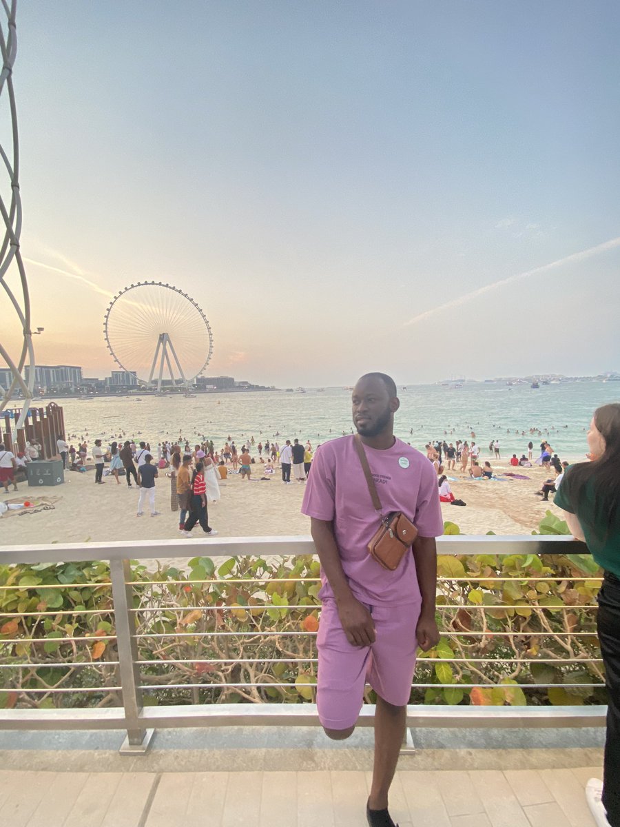 ikcardMali's tweet photo. Apres 1 année de dur labeur afin un bon vacance bien mérité un clin d’œil depuis la #plage de #Dubaï loin de #SistraTechnologies https://t.co/xGSWmL4Iw2