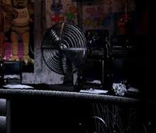 dojakwee's tweet photo. sou da época do fnaf q tinha a teoria do ventilador ser o vilão do jogo https://t.co/tk3z2sPc1y