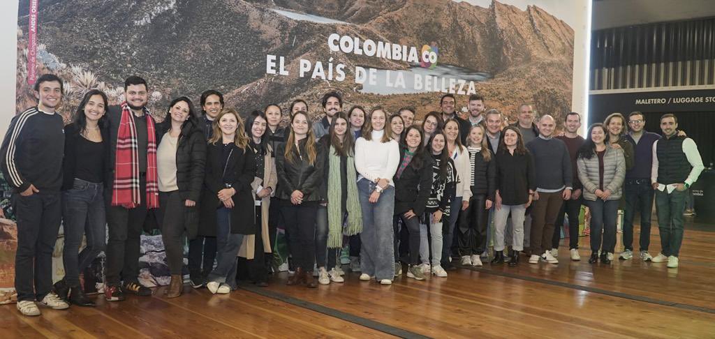 JulianaVillegas's tweet photo. Mañana, gran día para promover activamente las #exportaciones no minero energéticas de @colombia. Equipo @PROCOLOMBIACO listo para llenar estas mesas con compradores internacionales y #exportadores de 16 departamentos que creen en la #internacionalización 🫶🏻🇨🇴 #ColombiaEnEuropa https://t.co/BiOmSUd6i6