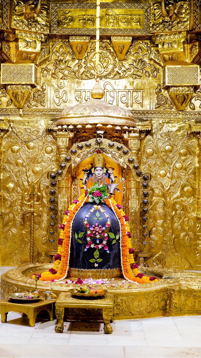 Vish_kc's tweet photo. हे महादेव, हे उमापति, हे महाकाल है नमन तुम्हें 
हे नीलकंठ, हे आशुतोष, हे कैलाशपति है नमन तुम्हें 

☘️ ॐ नमः शिवाय ☘️ https://t.co/MbxGdyE0ft