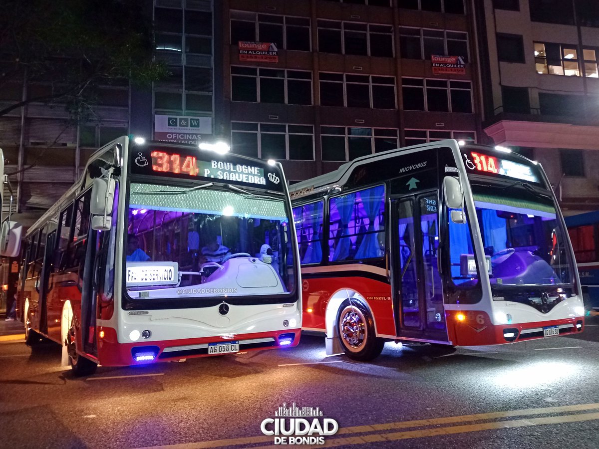 CiudadDeBondis's tweet photo. #ProvinciaDeBondis
LA MEJOR DE MARTINEZ
La #Linea314 brilló en #LaNocheDeLosMuseos2023 con 2 de sus ultimas #Nuovobus #MB1621 0km en modo farolito total.
Esta línea tiene 75 coches, 100% piso bajo y casi 100% A/A y un promedio de flota de 4 años, mucho mejor que varias de CABA. https://t.co/2lSY0QrEkg