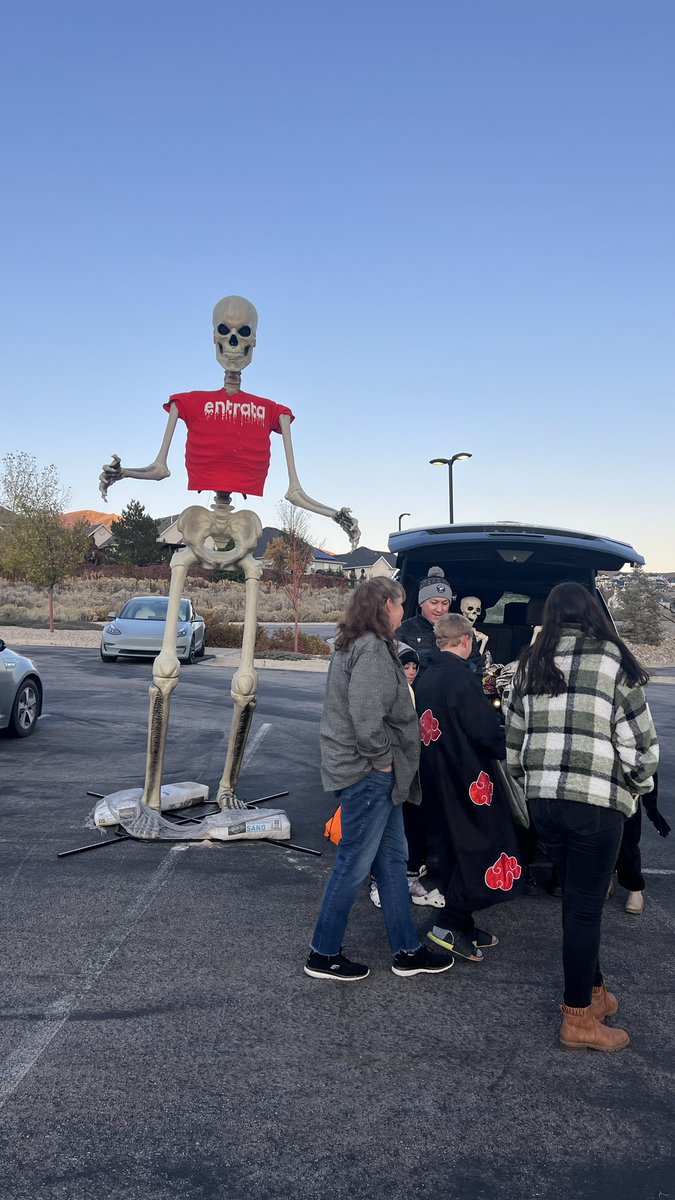 Another connecting and fun Foster Family Sunday Supper in the books! Huge thank you to <a href="/nicholasandco/">Nicholas and Company</a> <a href="/EntrataSoftware/">Entrata</a> <a href="/NickFord55/">Nick Ford 🇵🇹</a> <a href="/FanoSpencer/">Spencer Fano</a> and everyone who made this possible!