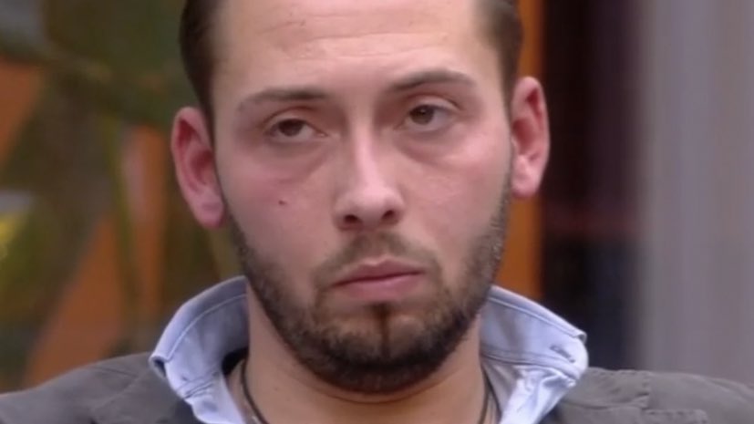 SrtaPickyGH's tweet photo. La cara de Avilés con la salvación de Carmen

Esto es oro amigos

 #GHVIPDBT7 https://t.co/XRbLCeb0f3