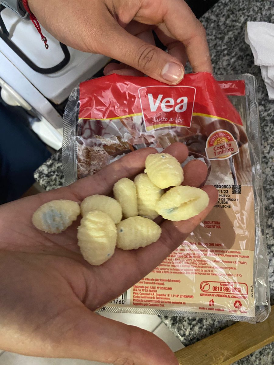 sofiigrandolio1's tweet photo. #denuncia ÑOQUIS EN MAL ESTADO ! hoy 29/10 @veasuper nos quedamos sin cenar porque los ñoquis estaban llenos de hongos. Que respuesta nos dan a esto ? @veasuper 
#supermercadoVea https://t.co/dZ2IOPsiD5