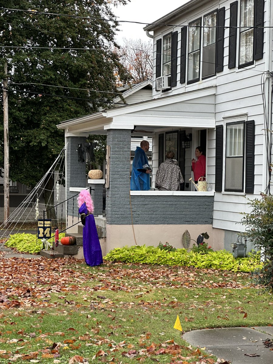 JoinTheUnionUS's tweet image. Face-to-face conversations have the power to make a real difference. Shoutout to #JoinTheUnionUS volunteers braving the rain to knock doors in Louisville today! 🗳️🌧️ 

Take action: action.jointheunion.us