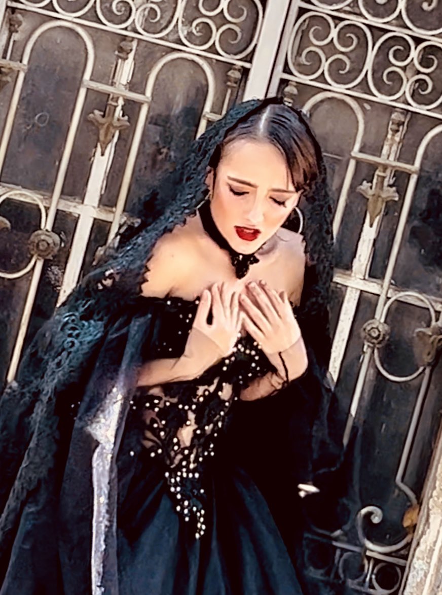 ElaineHaroMusic's tweet photo. Mi LLORONA ✝️
#diasdemuertos #muertos #1denov #2denov #elaineharo #regionalmexicano 🇲🇽
https://t.co/Qsy1HQOUJ9 https://t.co/7id55GEIqH