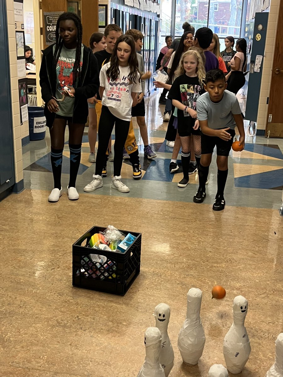 kristen_knorr's tweet photo. Thank you so much PTO and especially our 4 party parents. We had a fantastic fall party. The kids and I appreciate all your hard work. We had so much fun. #pumpkinbowling #eyeballbouncing #crafts #laughter. @PES_PE_Nation https://t.co/idLQW5KWTB