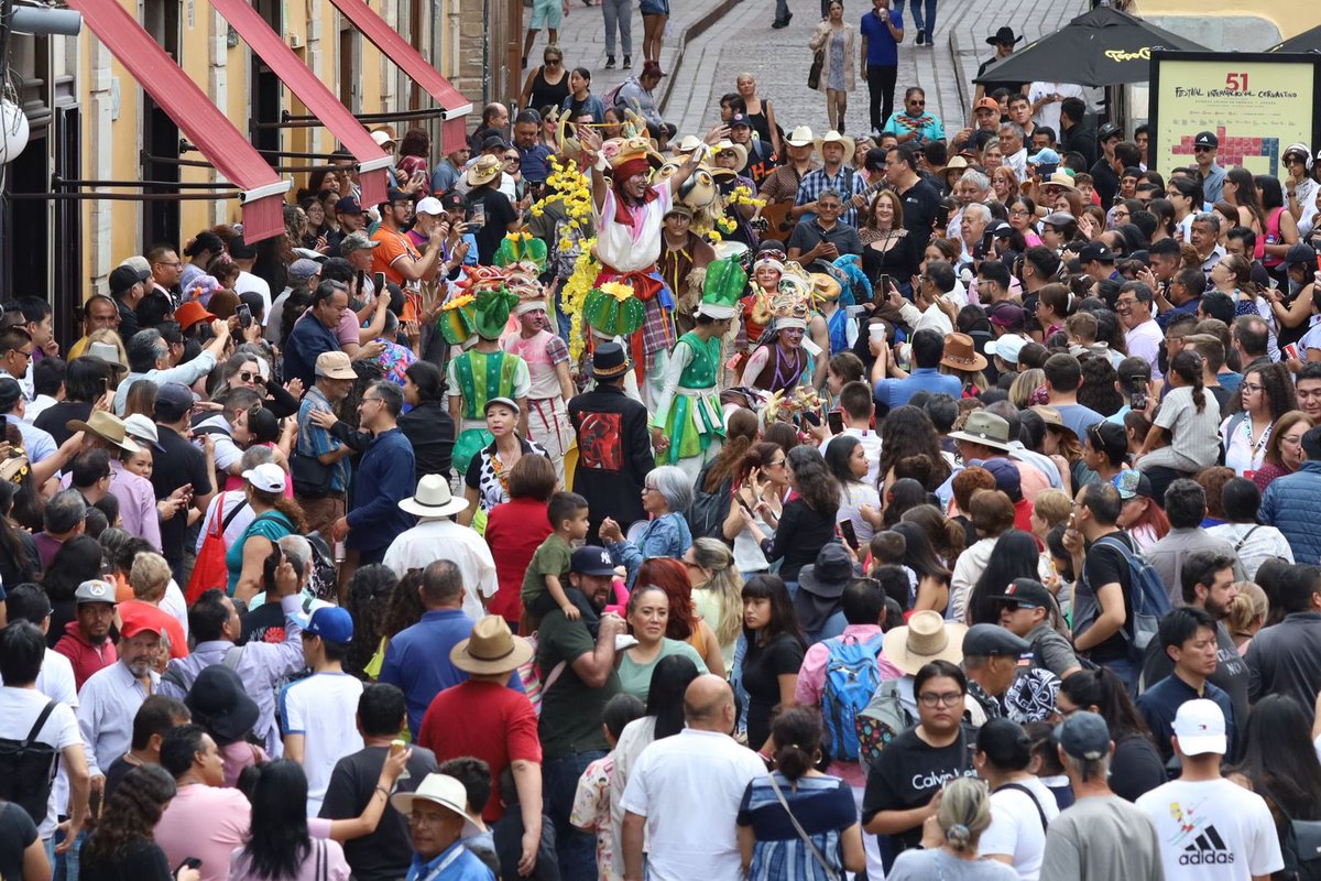 AlfonsoDurazo's tweet photo. La cultura, las tradiciones y el turismo de Sonora brillaron con éxito en el Festival Internacional Cervantino en #Guanajuato. Mi gran reconocimiento a todas y todos que llevaron a nuestro estado al bajío, el corazón de México. https://t.co/sgUAjnNqPH
