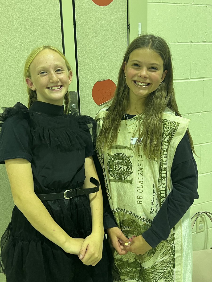 McAlexander5th's tweet photo. More Halloween fun! @MPS_Morton https://t.co/0w6yPR5r7A