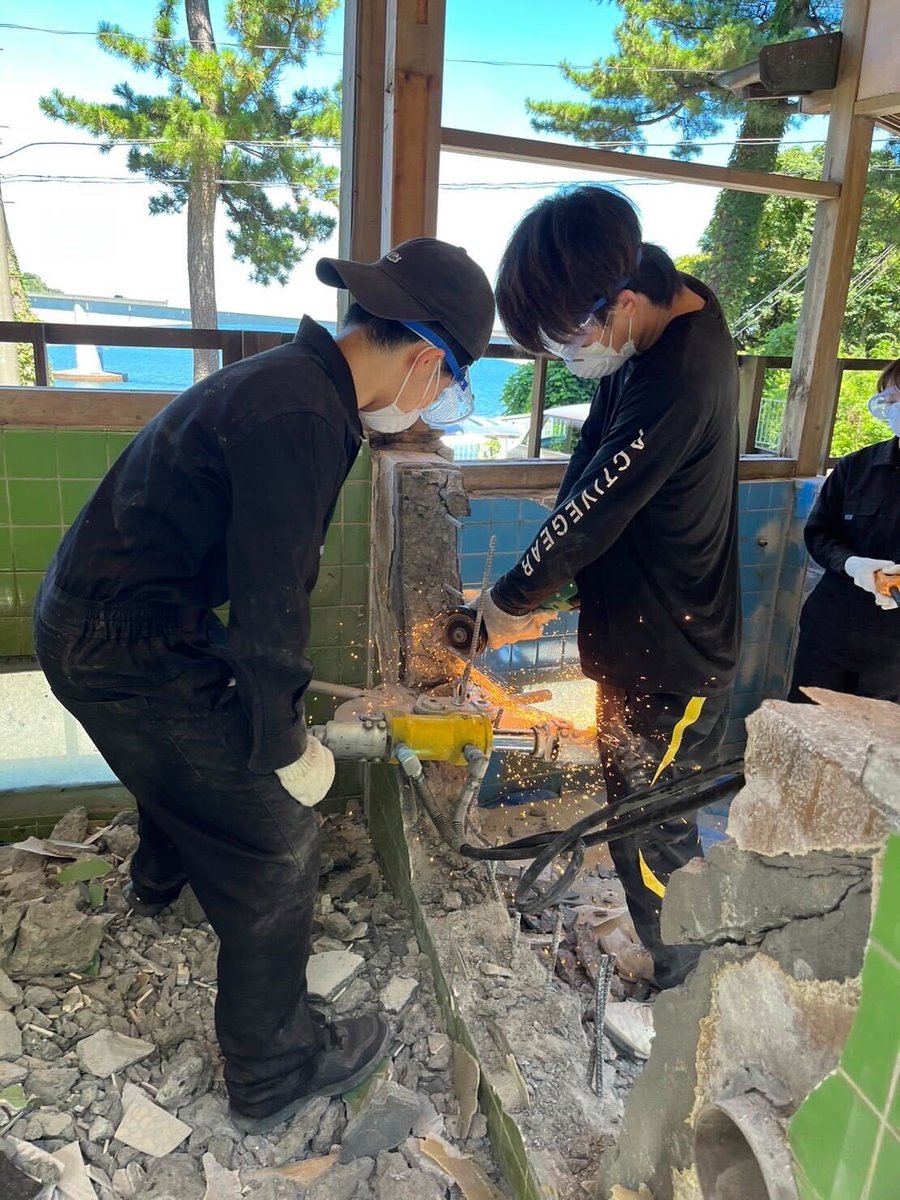 akiyapj's tweet photo. 【真鶴設計室】生簀解体の様子です！ https://t.co/6XmGY5nbCd