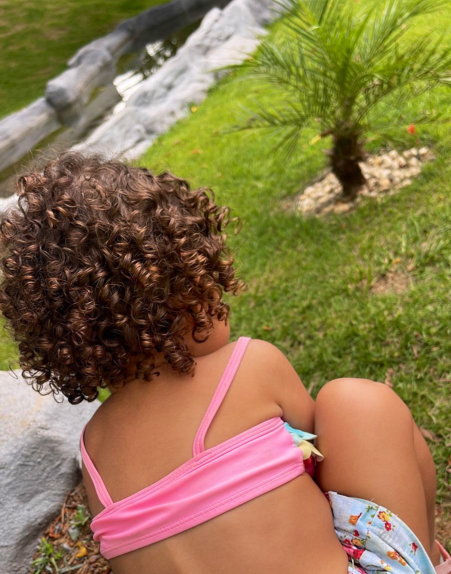 ericat_franco's tweet photo. Apenas contemplem os cachinhos da Ana Liz, finalizados a cloro da água da piscina e vento 🥹 https://t.co/pBwwVeUlm4