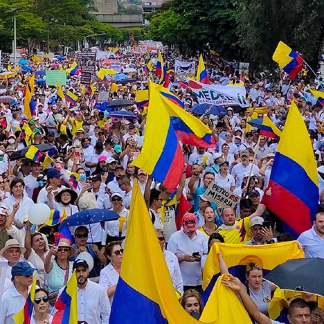 El pueblo colombiano le ha dado una PALIZA contundente a Petro, a la izquierda y al Pacto Histórico. Colombia despertó de la ESTAFA COMUNISTA. 

¡VIVA COLOMBIA LIBRE Y PATRIOTA!