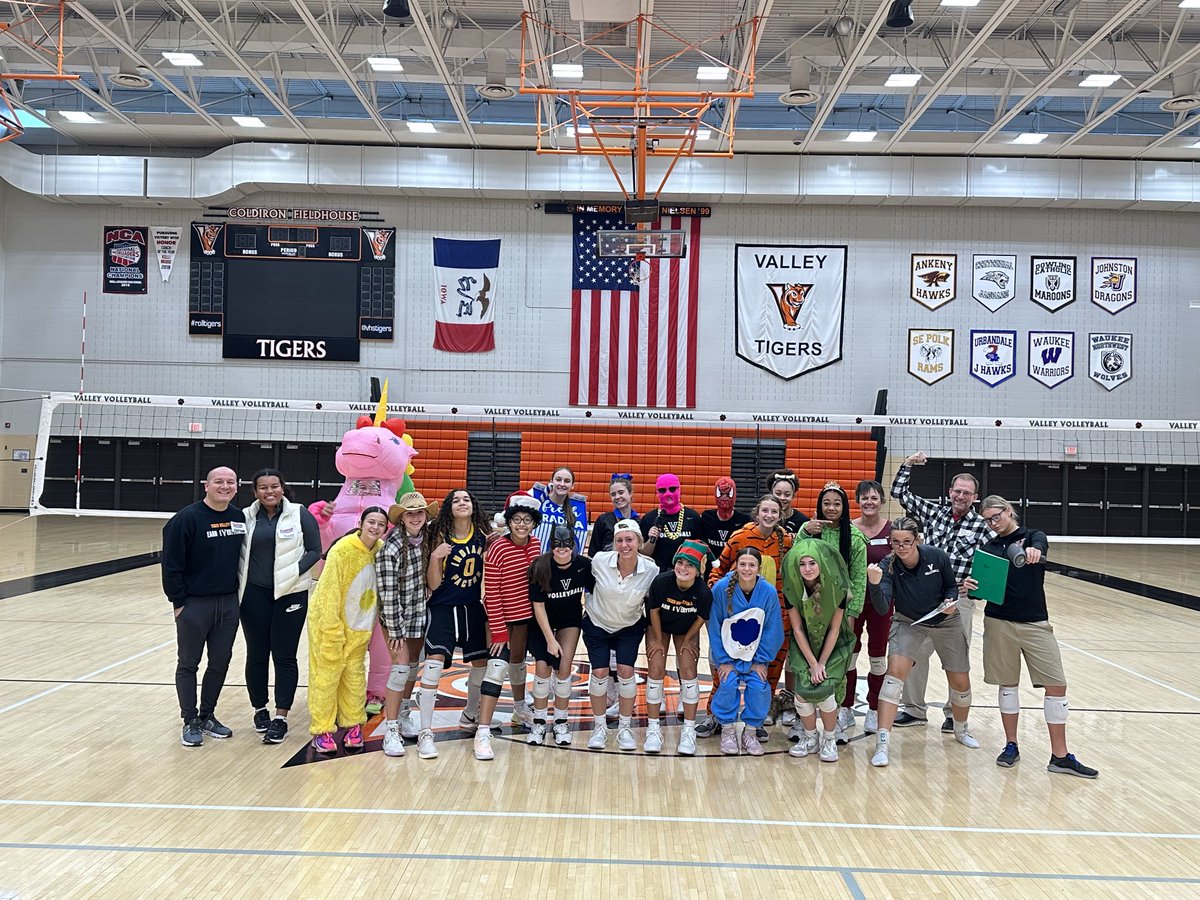 WDMValleyVB's tweet photo. ⁦@vhstigers⁩ are scary in the postseason! Fun night of practice and prep for the quarterfinals vs Dowling! https://t.co/7YOcCthlnL https://t.co/A2kBz4sZex