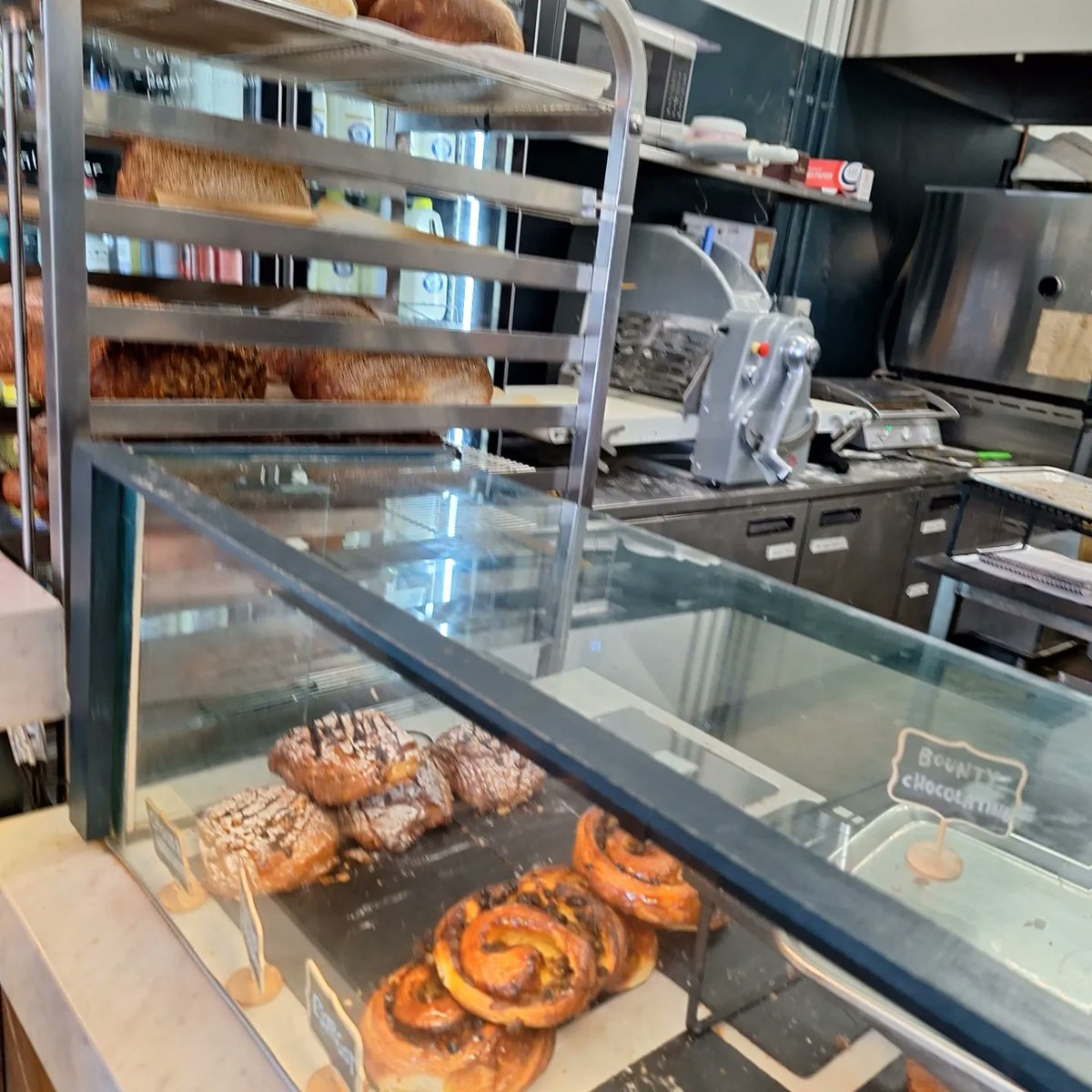 Ongcharles9's tweet photo. #melbourne #essendon #macaroni #croque #cafe #coffee #quiche #Baker #jam #bakery #メルボルン #エッセンドン #マカロニ #クロック #カフェ #コーヒー #キッシュ #パン屋 #ジャム #ベーカリー #cakes #cool #alfresco https://t.co/3fx1ewMTF1