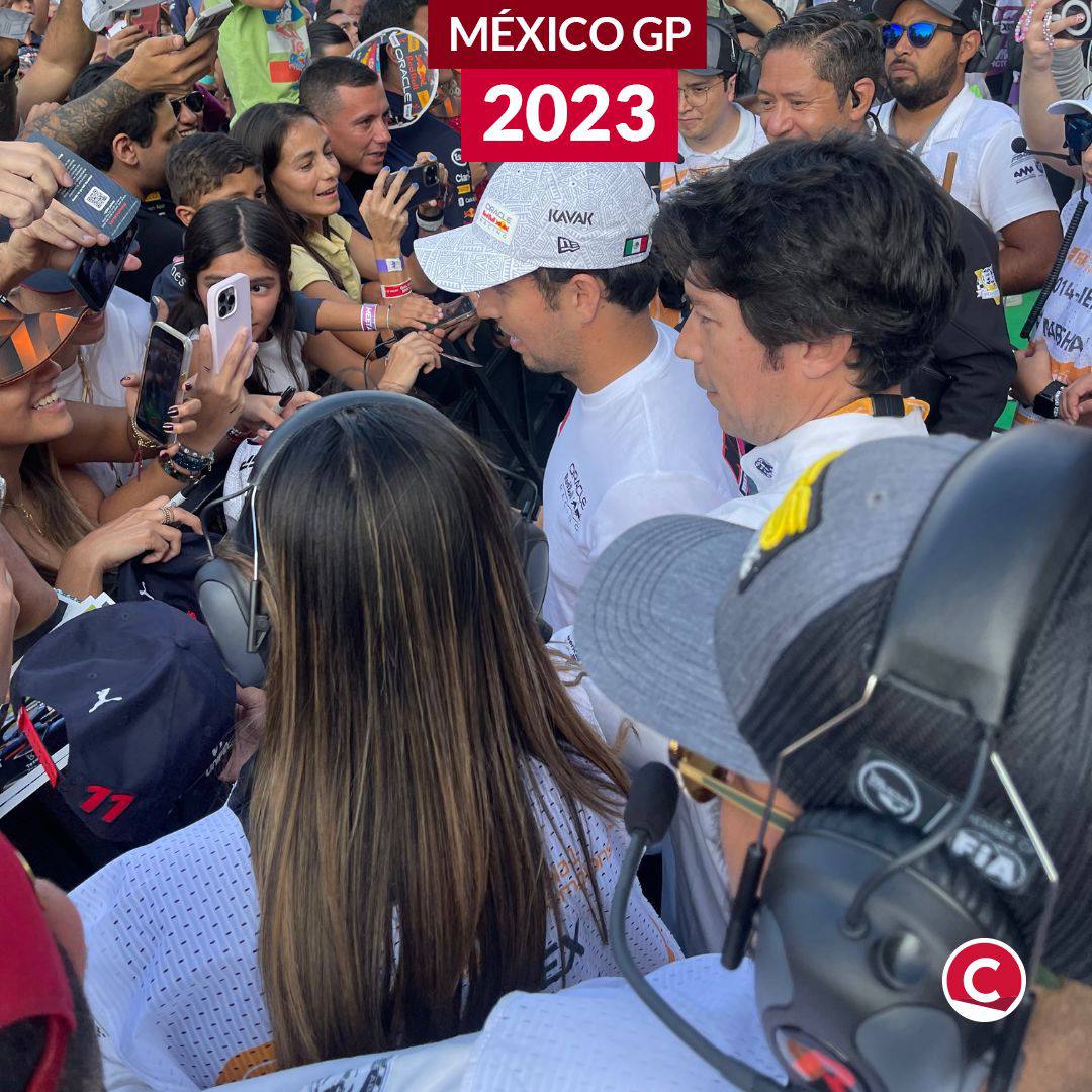 Central_mx's tweet image. Estos fueron nuestros momentos favoritos del #mexicogp2023

1. Checo Pérez firmando autógrafos y compartiendo tiempo con sus fans
2. Charles Leclerc aprendiendo a hacer tortillas de tamal
3. Los pits
4. La sonrisa infinita de Daniel Ricciardo 

#f1esta #granpremio