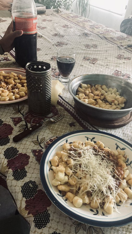 hola (con intención de comer ñoquis juntos)