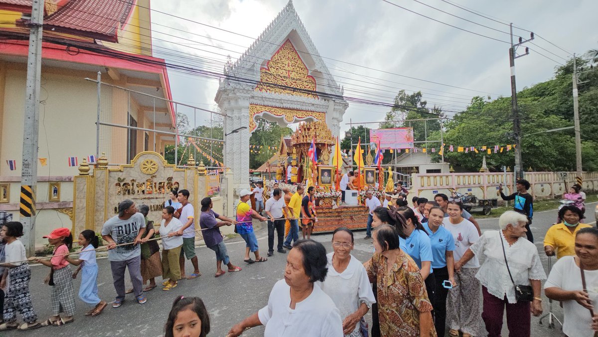 FreelancRep's tweet image. ลาบพระออกพรรษาเมืองนครศรีธรรมราชเริ่มแล้วท่ามกลางพุทธศาสนิกชน ร่วมประเพณีคึกคัก