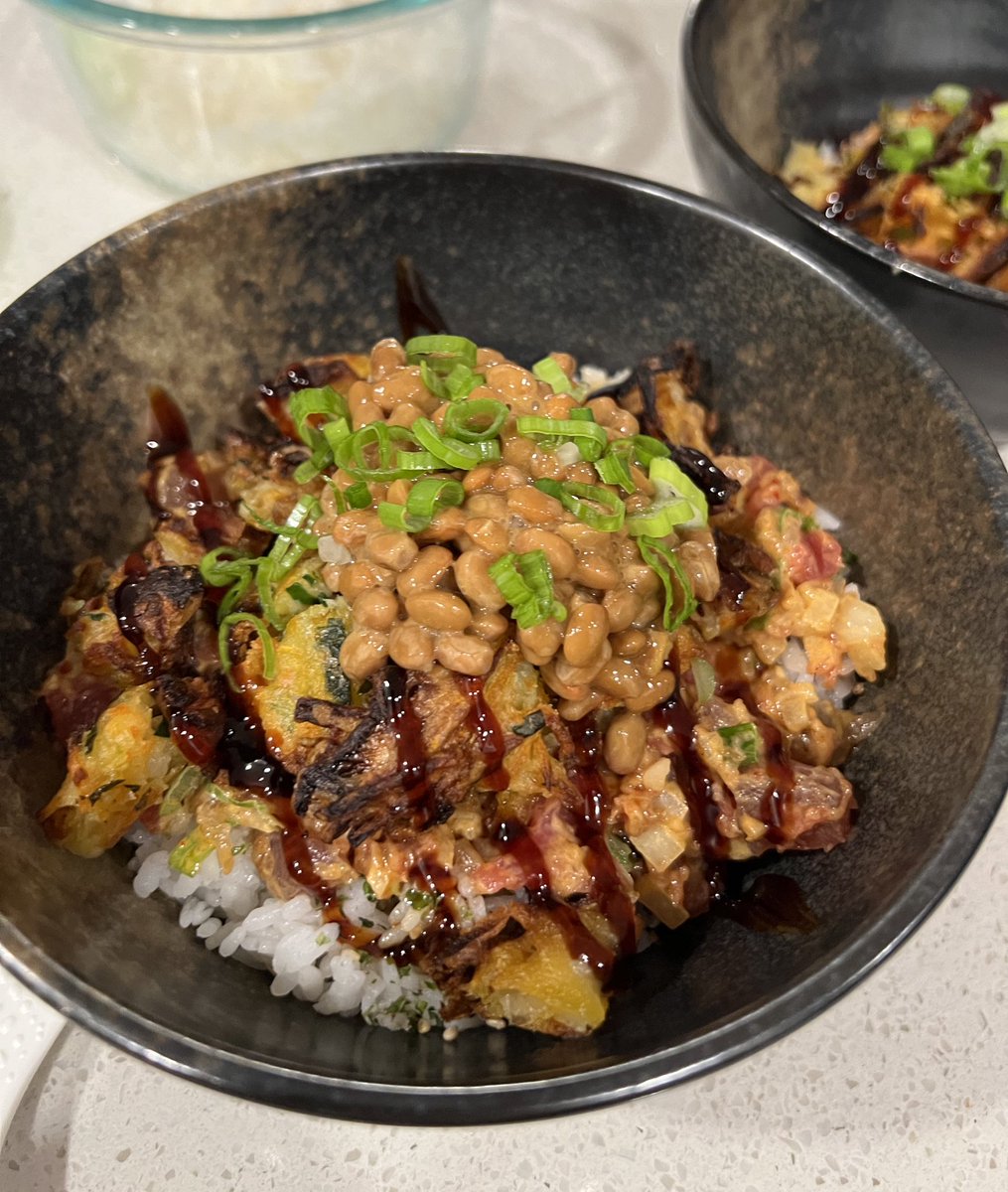 Spicy ahi, vegetable tempura, natto, sushi rice.

All my favorite things 🤤