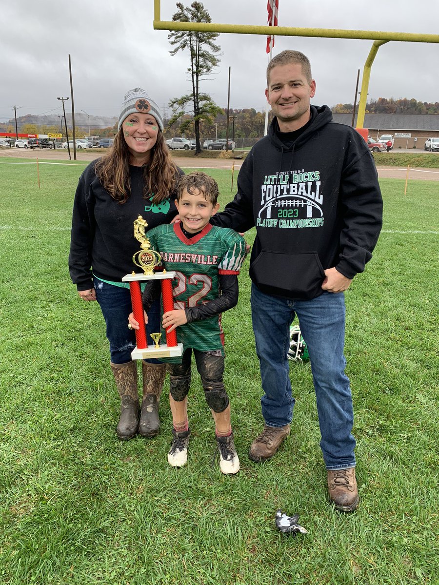 BHS_Shillinator's tweet photo. 3/4 Little Rock’s 🏈 Undefeated Season 9-0☘️ SEOYFBL CHAMPS 🥇Proud of our #22 ❤️💪🏼☘️ https://t.co/qER50RBec1