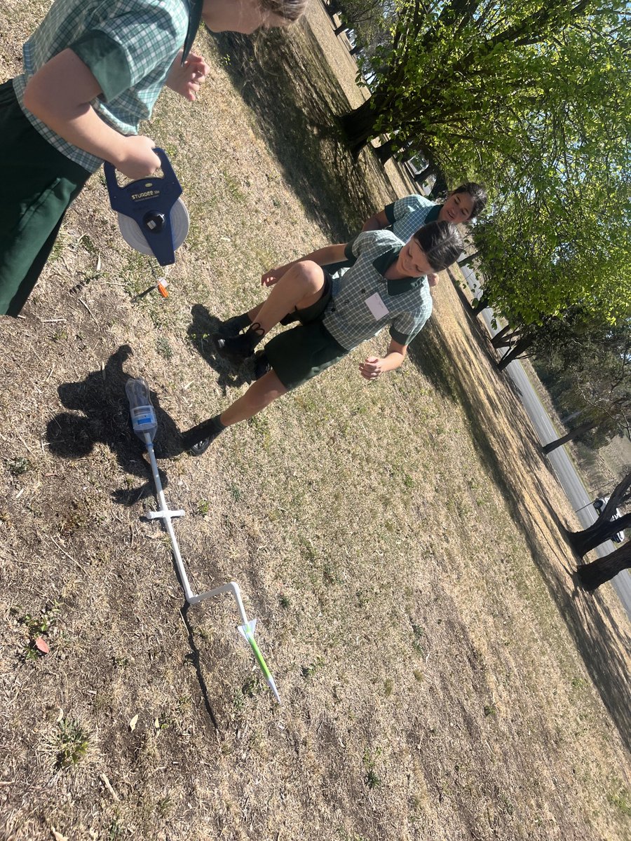 MHOCSTEM's tweet photo. Learning to make rocket launchers and experimenting with different variables. Far Out Science at UNE. https://t.co/rDCtQkLDpQ