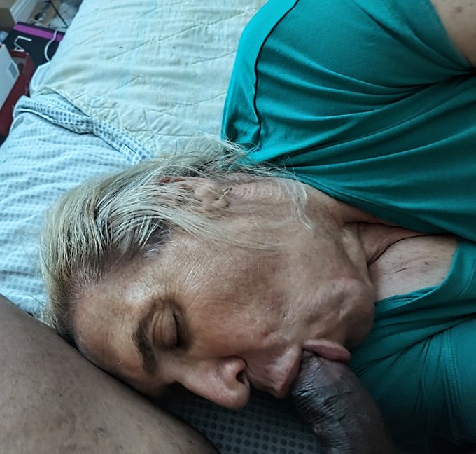 Giving this Sexy Senior lady a taste! https://t.co/6zw7U9oYxV