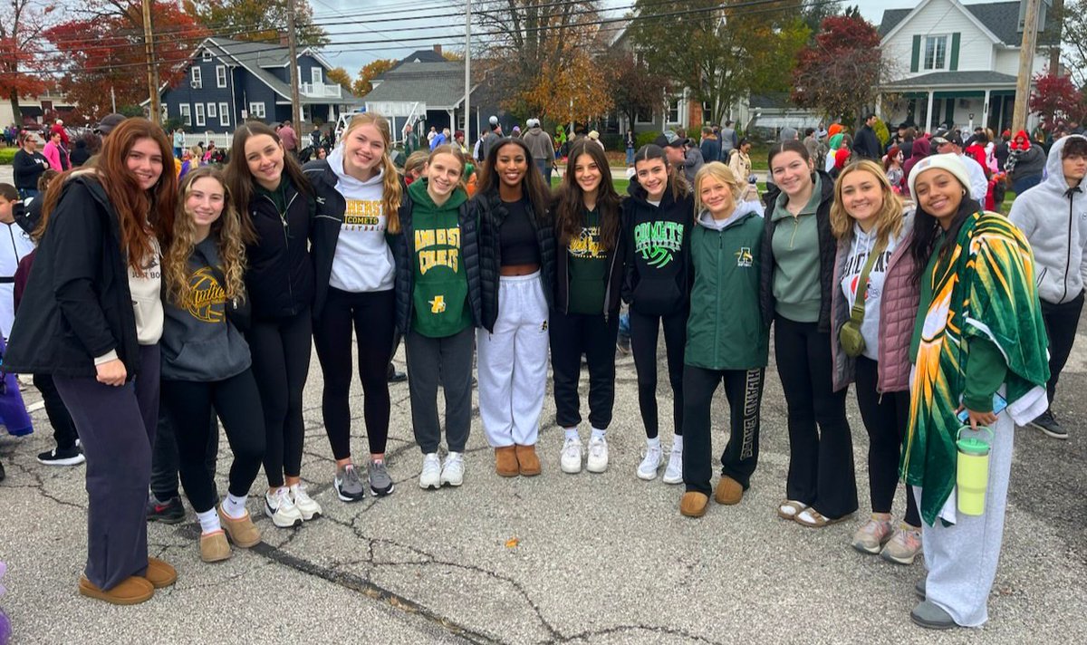 Thank you to this awesome crew for judging the Halloween Costume Contest this afternoon! Go Comets! 💚 💛