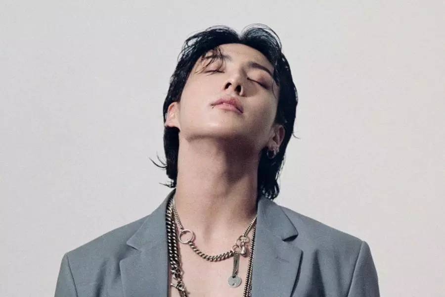kchartsmaster's tweet photo. 'Seven (feat. Latto)' by #JUNGKOOK has surpassed 'Flowers' by Miley Cyrus as the fastest song to reach 1 billion streams in Spotify history. https://t.co/esHGQPJvcz