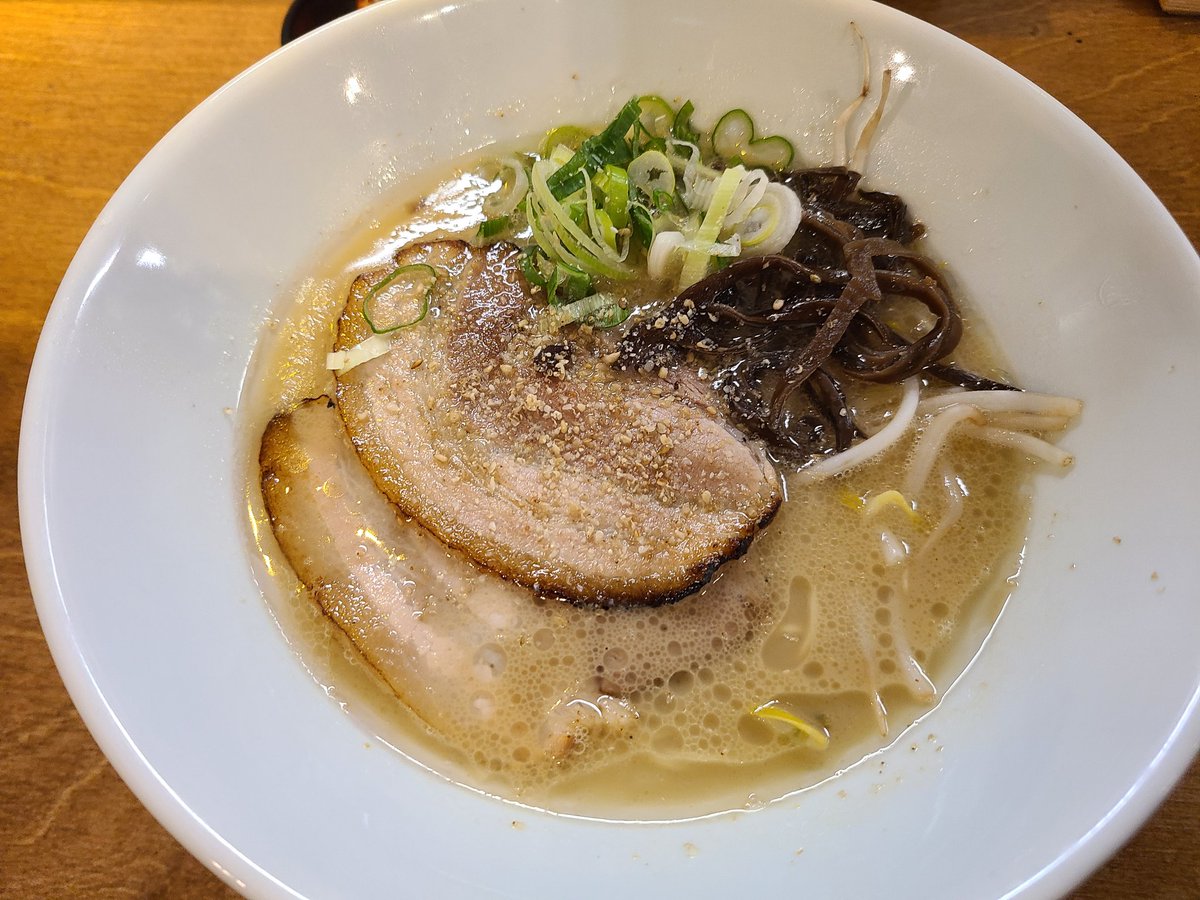 GBT_SeungWook's tweet photo. Hi,
I had Tonkotsu ramen near Gangnam station today.
It was so great.
Ramen is one of my soul foods.
What kind of food do you like? https://t.co/LGcXhRnvJ7
