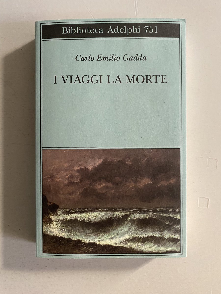 Carlo Emilio Gadda / “La magia della verità” @PULPLibri Dedicato sintomaticamente a Emilio Cecchi, I viaggi la morte è “un libro composito, che raduna ventiquattro saggi dispersi in rivista, scritti nell’arco di un trentennio” @AlbertoFrack pulplibri.it/carlo-emilio-g… @eliograsso