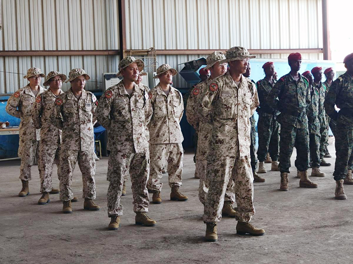 Japan_GSDF's tweet photo. #EasternArmy, #JGSDF is conducting an HA/DR training cooperation with #DjiboutiArmed Forces(FAD). They had an opening ceremony and renewed their wills for commitment to this project. JGSDF will continue to work closely with FAD to enhance capabilities.🇩🇯🇯🇵
@jointstaffpa https://t.co/8hw1Fu9pNm