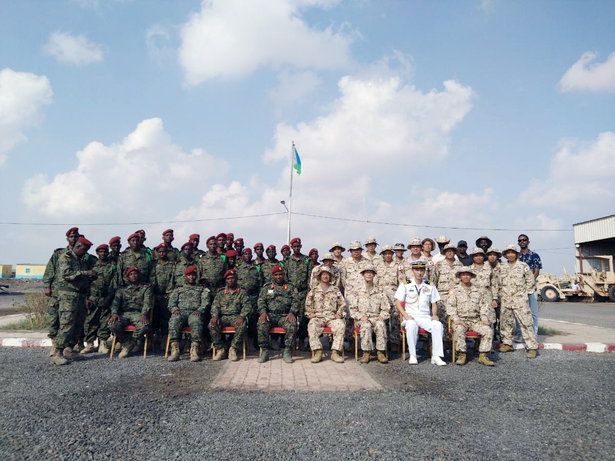 Japan_GSDF's tweet photo. #EasternArmy, #JGSDF is conducting an HA/DR training cooperation with #DjiboutiArmed Forces(FAD). They had an opening ceremony and renewed their wills for commitment to this project. JGSDF will continue to work closely with FAD to enhance capabilities.🇩🇯🇯🇵
@jointstaffpa https://t.co/8hw1Fu9pNm