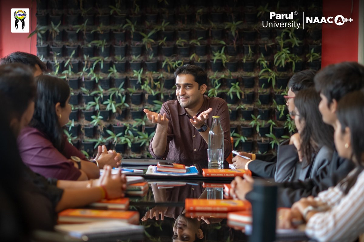 ParulUniversity's tweet image. “Entrepreneurship is not just about determination,” said @_arjunmohan_ , CEO of @BYJUS &apos;s- India&apos;s largest Edtech company. Mr. Mohan truly inspired PU&apos;s next generation of entrepreneurs and business enthusiasts while also signing copies of his book for our students. 📝🤩