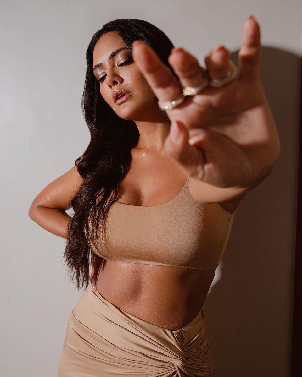 Keep Focusing On What You Want ❤️🙈
#EshaGupta #Bollywood #Actress 
#AnanyaPanday #KajalAggarwal