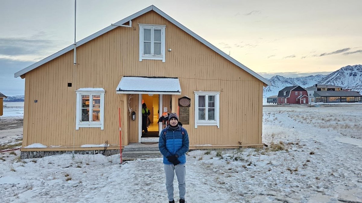 moesgoi's tweet photo. Joint Secretary, #MoESGoI, Shri D. Senthil Pandian reviewed the ongoing scientific activities 🇮🇳 Arctic station #Himadri in Ny-Alesund, #Svalbard during his recent visit to the Indian Arctic Station (16-20 October, 2023). https://t.co/MbKSlXoSyf