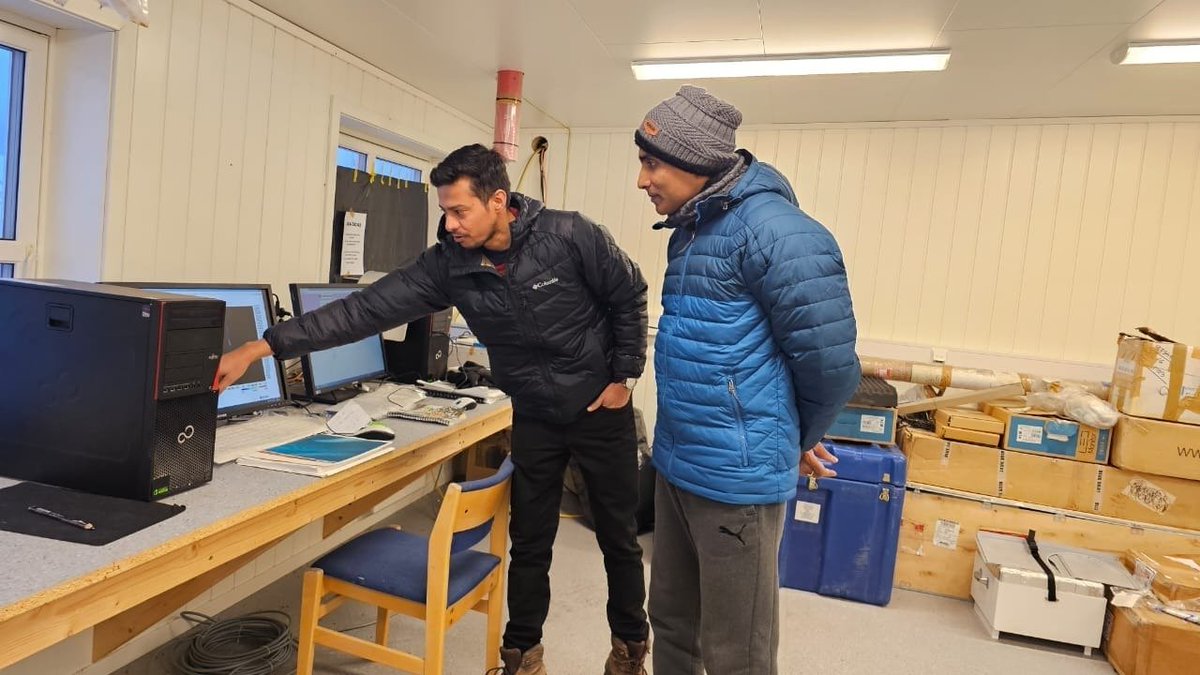moesgoi's tweet photo. Joint Secretary, #MoESGoI, Shri D. Senthil Pandian reviewed the ongoing scientific activities 🇮🇳 Arctic station #Himadri in Ny-Alesund, #Svalbard during his recent visit to the Indian Arctic Station (16-20 October, 2023). https://t.co/MbKSlXoSyf