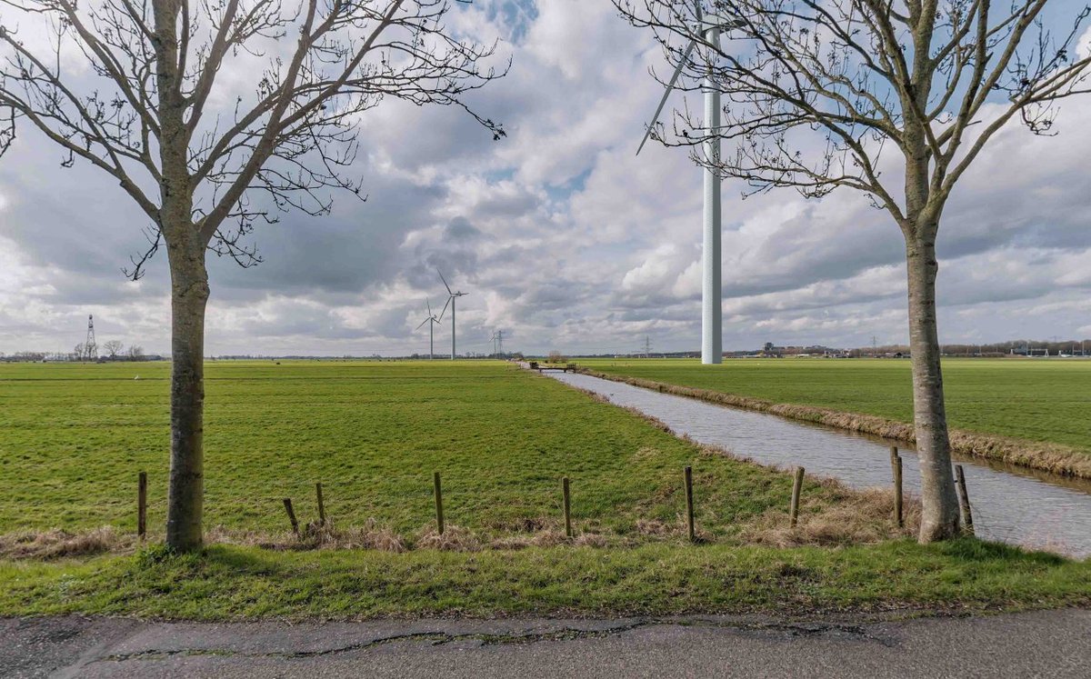 Utrecht wil een #duurzame stad zijn en werkt daarom aan de overstap naar schone #energie. Waar moeten we op letten bij het bepalen waar #windmolens en #zonnevelden mogen komen, en als we mogelijk #aardwarmte gebruiken? Geef je mening via bit.ly/schone-energie…!
