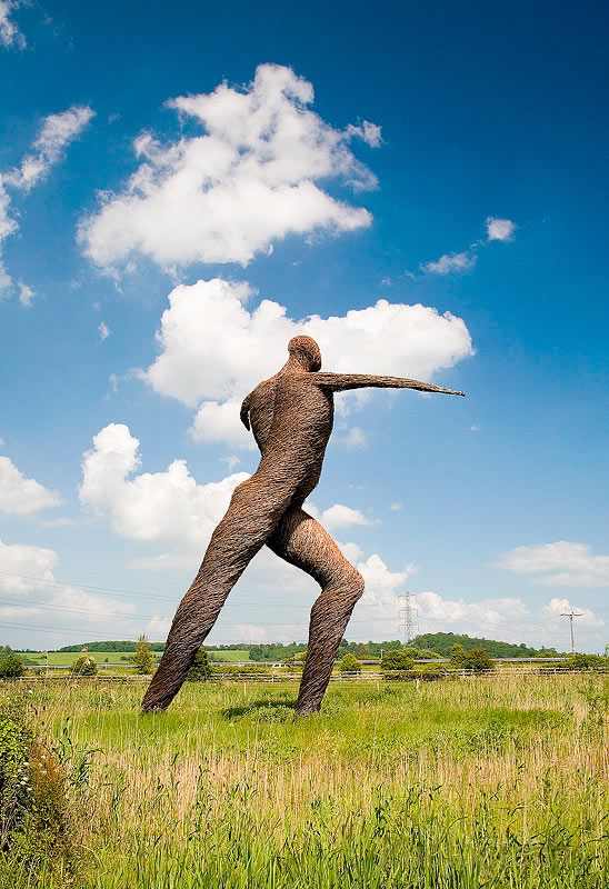 womensart1's tweet photo. The 12 meter high Willow Man sculpture, 2000, Somerset, UK, by Serena de la Hey, innovator in the field of willow work #WomensArt https://t.co/ZA50xK7hAy