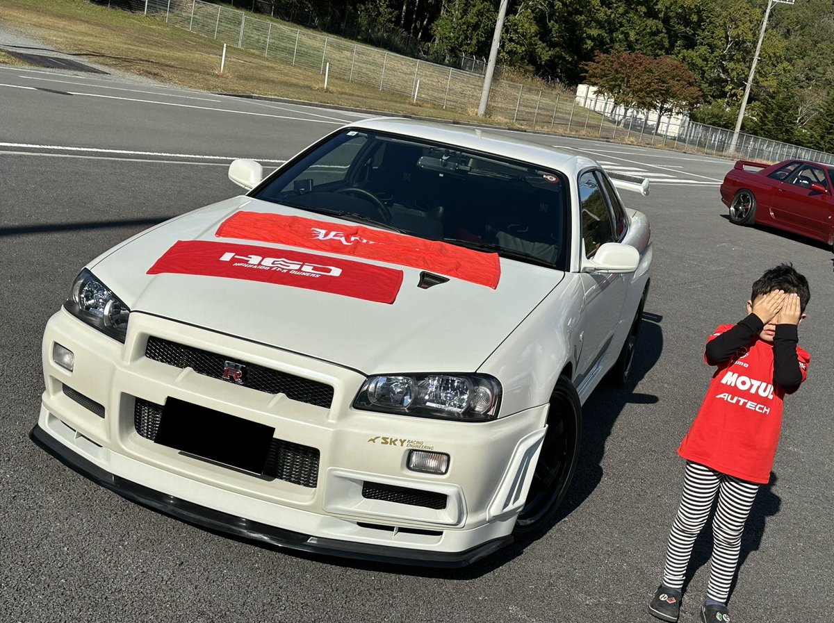 NozawaTakayuki's tweet image. 昨日のR&apos;sミーティングに、北海道からお子さんと一緒に仲間が参加😊

いろいろお話しが出来て楽しかったです🤝
また会える時を楽しみにしています♪

PS:🐝に興味津々でした🤭

#車で遊ぼう
#HGO
#GTR
#Rsmeeting
#Rsmeetingで会いましょう