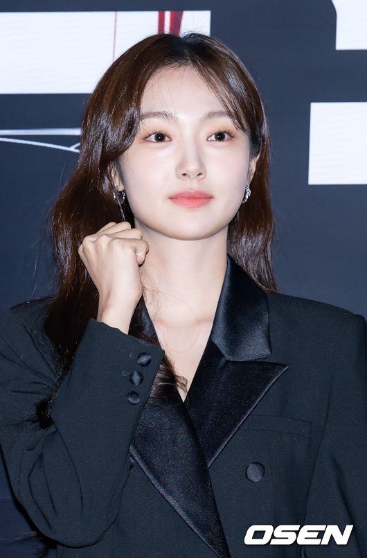 #KimHyeJun reportedly cast for Netflix webtoon based drama <#Cashero>, she will act as #LeeJunho’s girlfriend.

#KimHyangGi