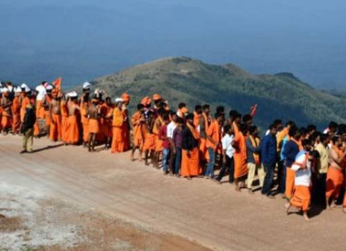 SanatanPrabhat's tweet photo. Dattamala Abhiyan by Sri Ram Sene to free the Holy Datta Peetham at Chikkamagaluru from I$l@mic encroachment

The incompetency to free the Hindu religious places from Islamic encroachment even after 75 years of independence is disgraceful

Read more : https://t.co/aITmS2bMl2
@ReclaimTemples
