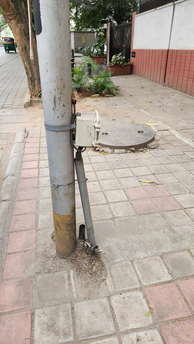 avik2005uitbu's tweet photo. @BBMPCOMM @DKShivakumar @CMofKarnataka please take care of this thing in Shadashivnagar.. this is near Klay (Kids play school) https://t.co/WYhJDX4UWf
