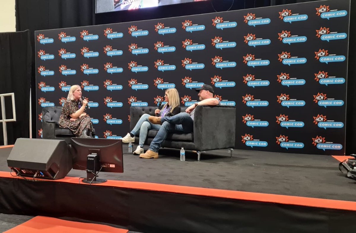 It's been a busy few days... Friday I moderated a panel with @JaninePipe28 and Neil Marshall which was ace. Saturday I introduced Lovely, Dark and Deep at @FrightFest Halloween. AND amongst all that I was offered membership with @ofcs