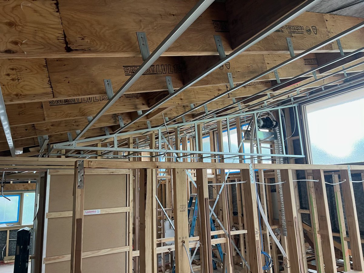 CleanPlaster's tweet photo. Metal battens all done in Fairfield.

#cleanplaster #distinctlydifferent #melbourne #plaster #squareset #fairfieldproject #fairfield #luxuryhome #builder  #architecture #cleanplastermelbourne #plasterersmelbourne
#siniat #awci #awardwinningplasterers  #turningplasterintowow https://t.co/iPUoUdJoxt